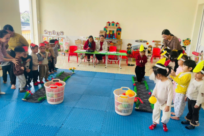 HOẠT ĐỘNG THÍ NGHIỆM “NHUỘM GIẤY ĂN”