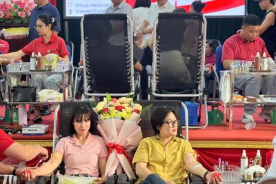 CÁC ĐỒNG CHÍ CÁN BỘ ,GIÁO VIÊN TRƯỜNG MẦM NON NGHĨA TÂN THAM GIA HOẠT ĐỘNG HIẾN MÁU TÌNH NGUYỆN